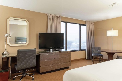 DoubleTree by Hilton Bloomington Minneapolis South - image 8