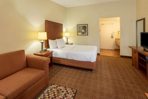 La Quinta Inn by Wyndham Minneapolis Airport Bloomington - image 26