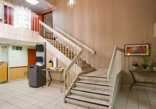 La Quinta Inn by Wyndham Minneapolis Airport Bloomington - image 3