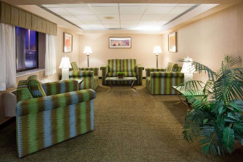La Quinta Inn by Wyndham Minneapolis Airport Bloomington - image 4