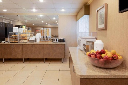 La Quinta Inn by Wyndham Minneapolis Airport Bloomington - image 49