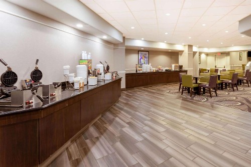 La Quinta by Wyndham Minneapolis Bloomington W - image 2