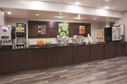 La Quinta by Wyndham Minneapolis Bloomington W - image 30