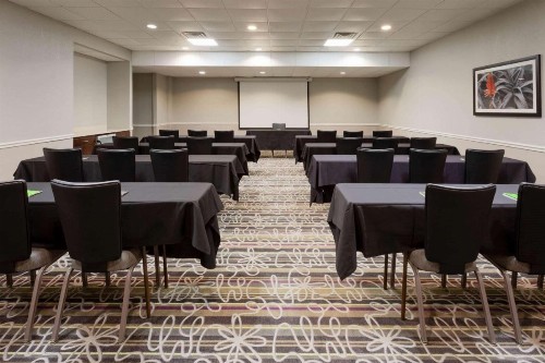 La Quinta by Wyndham Minneapolis Bloomington W - image 34