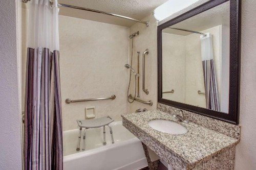 La Quinta by Wyndham Minneapolis Bloomington W - image 36