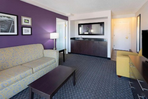 La Quinta by Wyndham Minneapolis Bloomington W - image 4