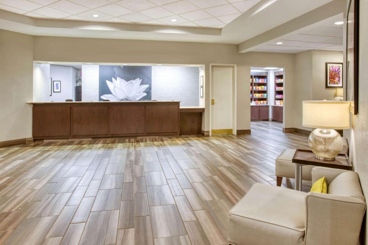 La Quinta by Wyndham Minneapolis Bloomington W - image 6