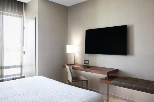 AC Hotel by Marriott Bloomington Mall of America - image 3