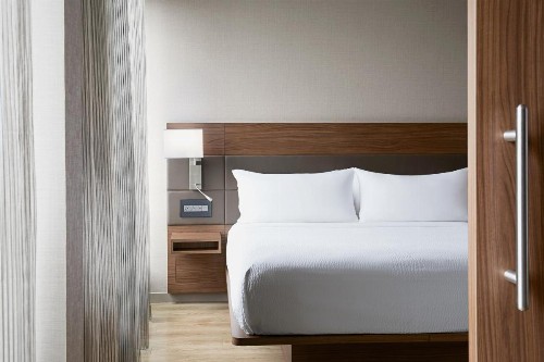 AC Hotel by Marriott Bloomington Mall of America - image 6