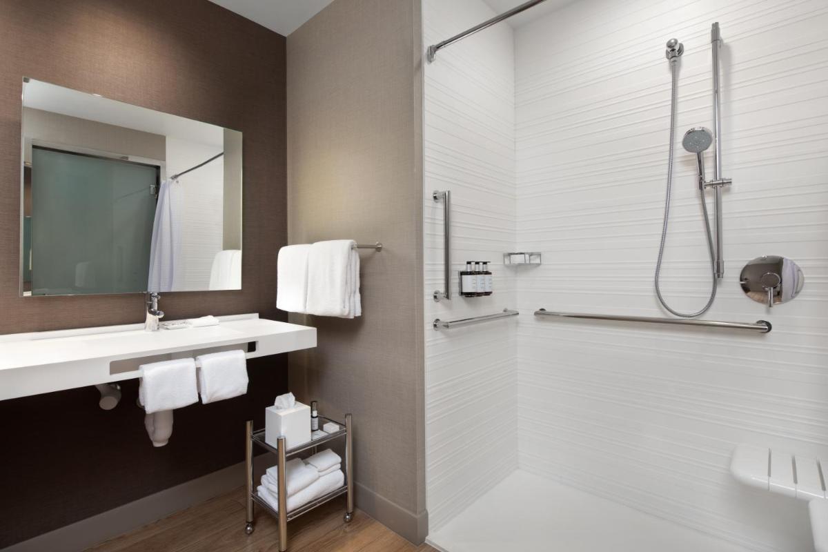 AC Hotel by Marriott Bloomington Mall of America - image 7