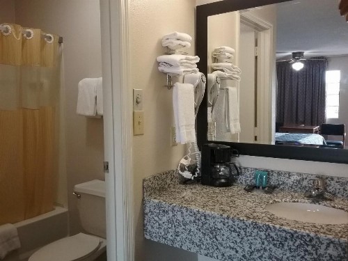 Americas Best Value Inn Blue Ridge - image 4