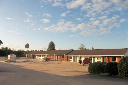 Douglas Inn & Suites Blue Ridge GA - image 2