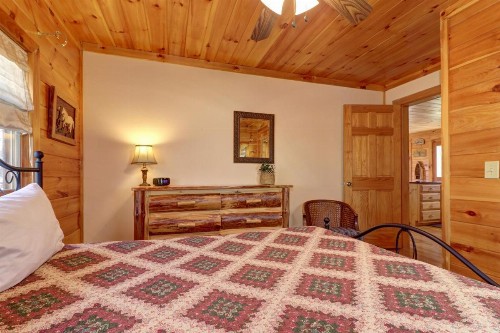Jacob's Ridge Hideaway - image 9