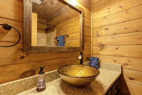 Moonshine Hollow Cabin - image 12