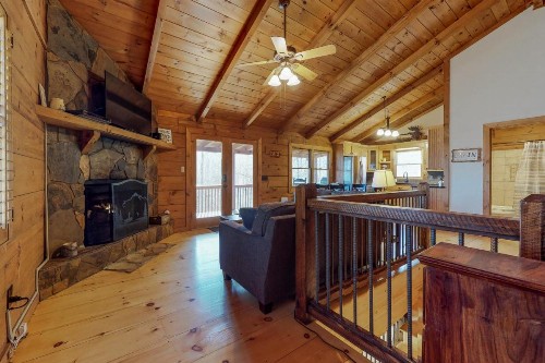 Moonshine Hollow Cabin - image 3
