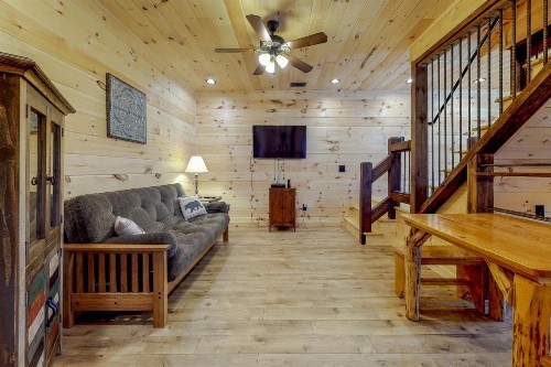 Moonshine Hollow Cabin - image 7
