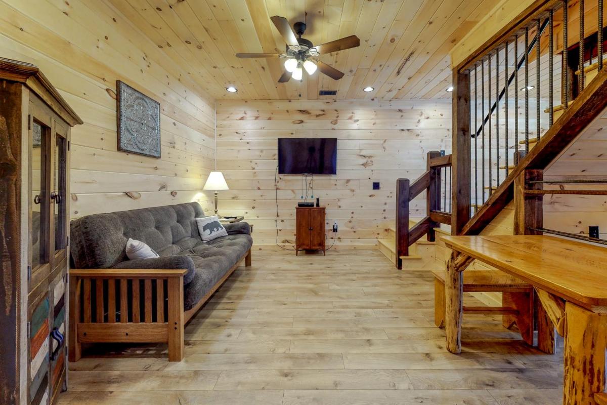 Moonshine Hollow Cabin - image 7