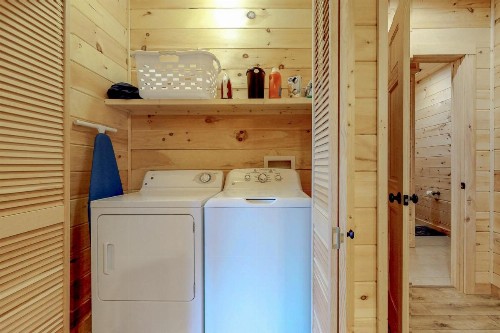 Moonshine Hollow Cabin - image 8