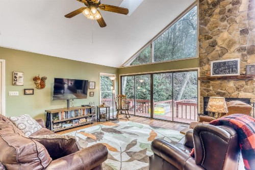 Creekside Retreat - image 6