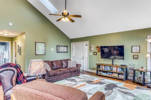 Creekside Retreat - image 8