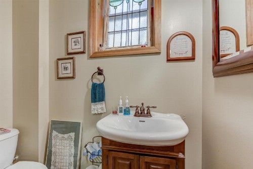 Hemlock Hideaway - image 10