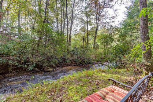 Hemlock Hideaway - image 3