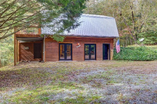 Hemlock Hideaway - image 6