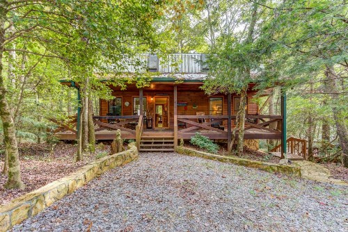 Hemlock Hideaway - image 8