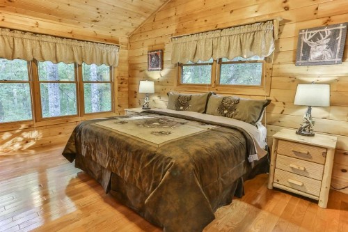 Creekside Hideaway - image 11