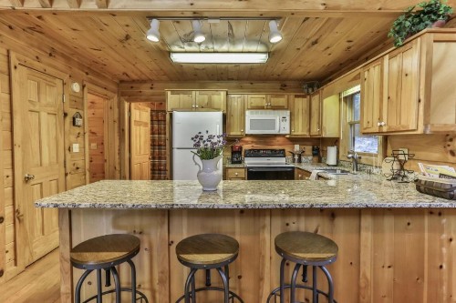 Creekside Hideaway - image 6