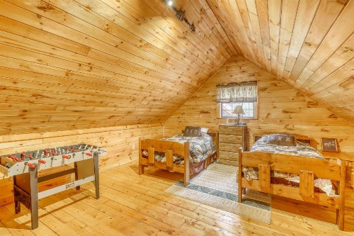 Sugar Creek Cabin - image 11