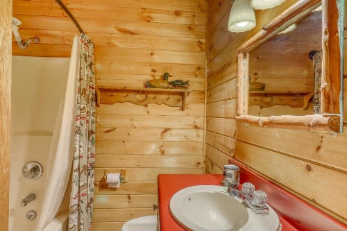Sugar Creek Cabin - image 6