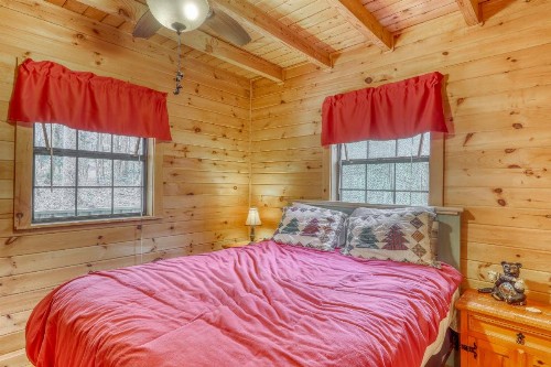 Sugar Creek Cabin - image 7