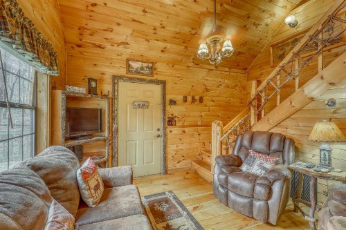 Sugar Creek Cabin - image 8