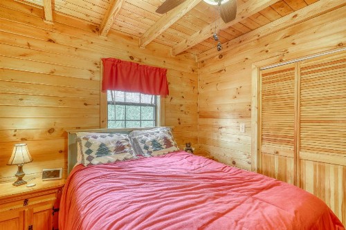 Sugar Creek Cabin - image 9