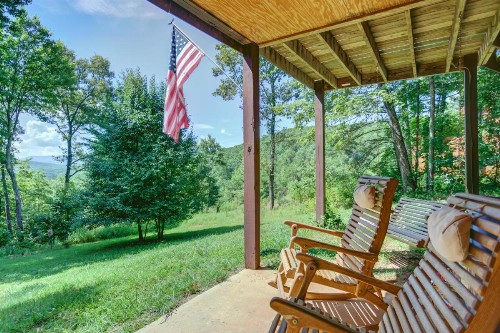 3 Bed 2 Bath Vacation home in Blue Ridge - image 6