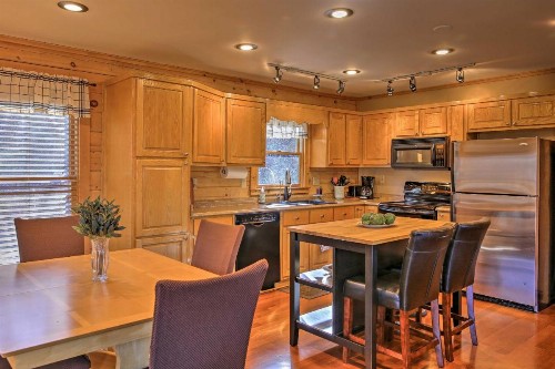 Deer Park Cabin! Blue Ridge Home with Hot Tub and Views - image 9