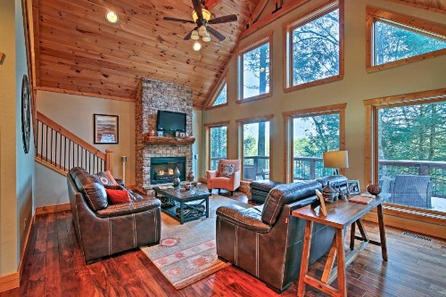 Blue Ridge Cabin with Wooded Views Deck and Hot Tub!