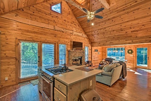 Blue Ridge Mtns Creekside Cabin with Hot Tub and Pier! - image 10