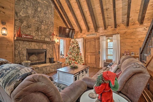 Private Blue Ridge Cabin with Hot Tub and Fire Pit!