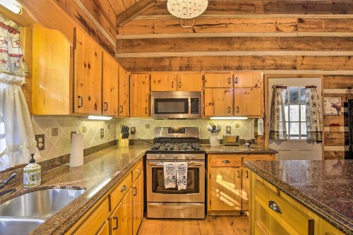 Charming Blue Ridge Cabin with Hot Tub and Grill! - image 7