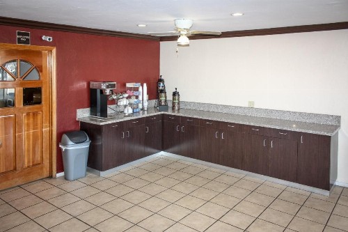 Red Roof Inn Blythe - image 10