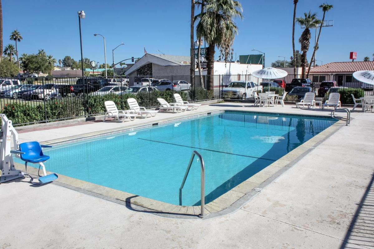 Red Roof Inn Blythe - image 2
