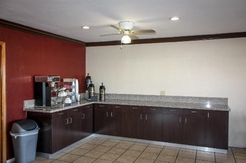 Red Roof Inn Blythe - image 9