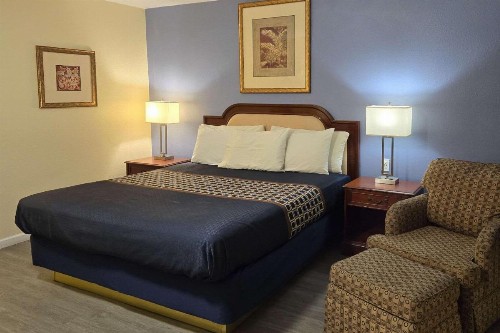 Rodeway Inn & Suites - image 14