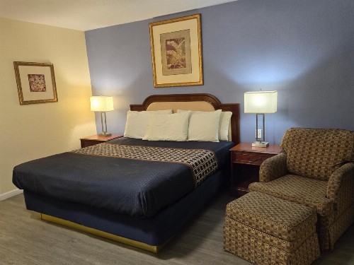 Rodeway Inn & Suites - image 20