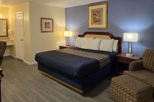 Rodeway Inn & Suites - image 22
