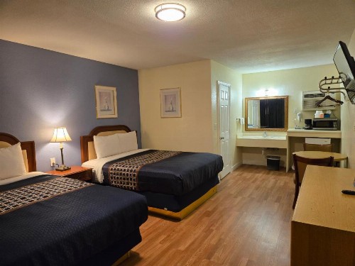Rodeway Inn & Suites - image 25