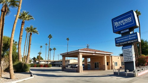 Rodeway Inn & Suites - image 27