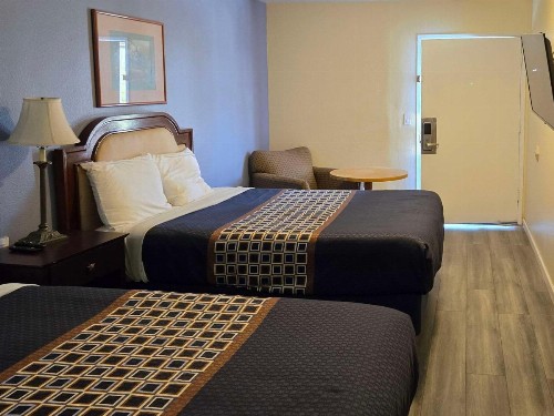 Rodeway Inn & Suites - image 31